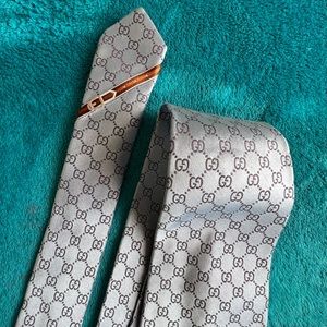 Gucci light purple metallic tie